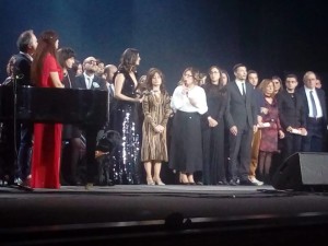 Il Presidente Nazionale Mario Barbuto, il consigliere Nazionale Annamaria Palummo, gli altri dirigenti nazionali e una rappresentanza dei volontari durante la prmiazione di Dalila Addarioe